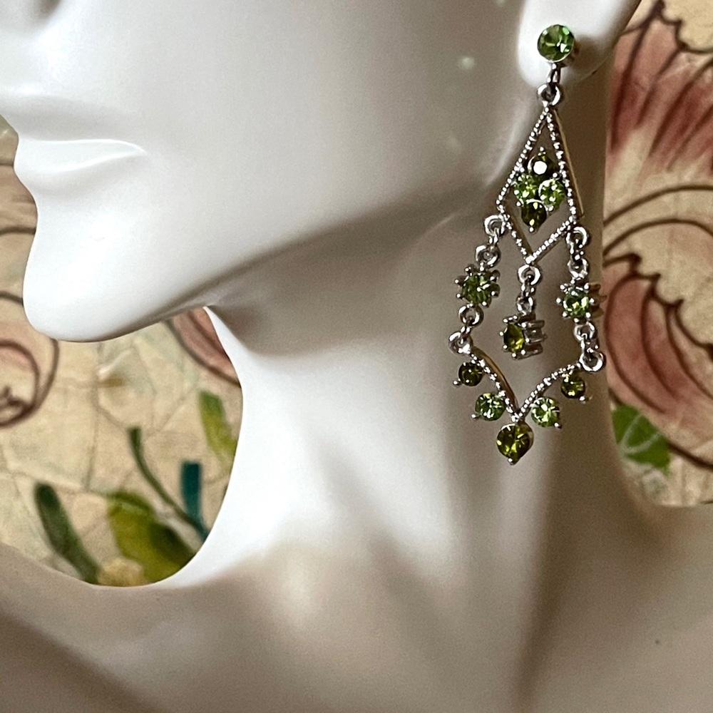 Lori Lori Swarovski Crystal Chandelier Earring